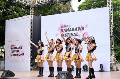 sgo48 lan dau dien chung san khau voi akb48 tai viet nam 6 SGO48 tự tin hát tiếng Nhật trên sân khấu cùng đàn chị AKB48